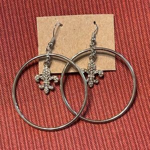 Fleur De Lis Earrings Silver 💛🖤⚜️